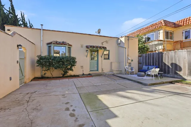 a view of a house with backyard and parking