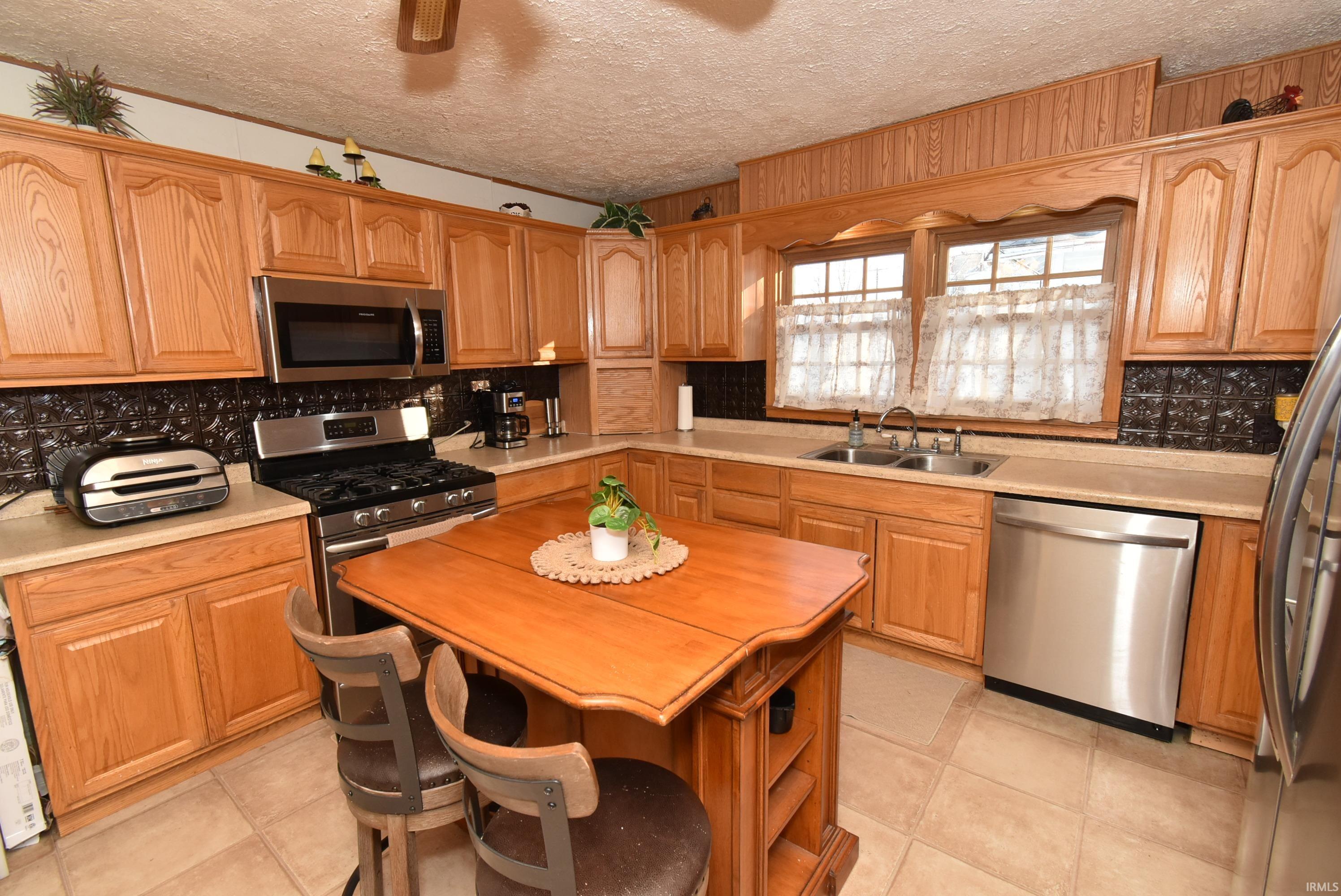 215 North Adams Street Boswell, IN 47921 - Photo 11 of 32