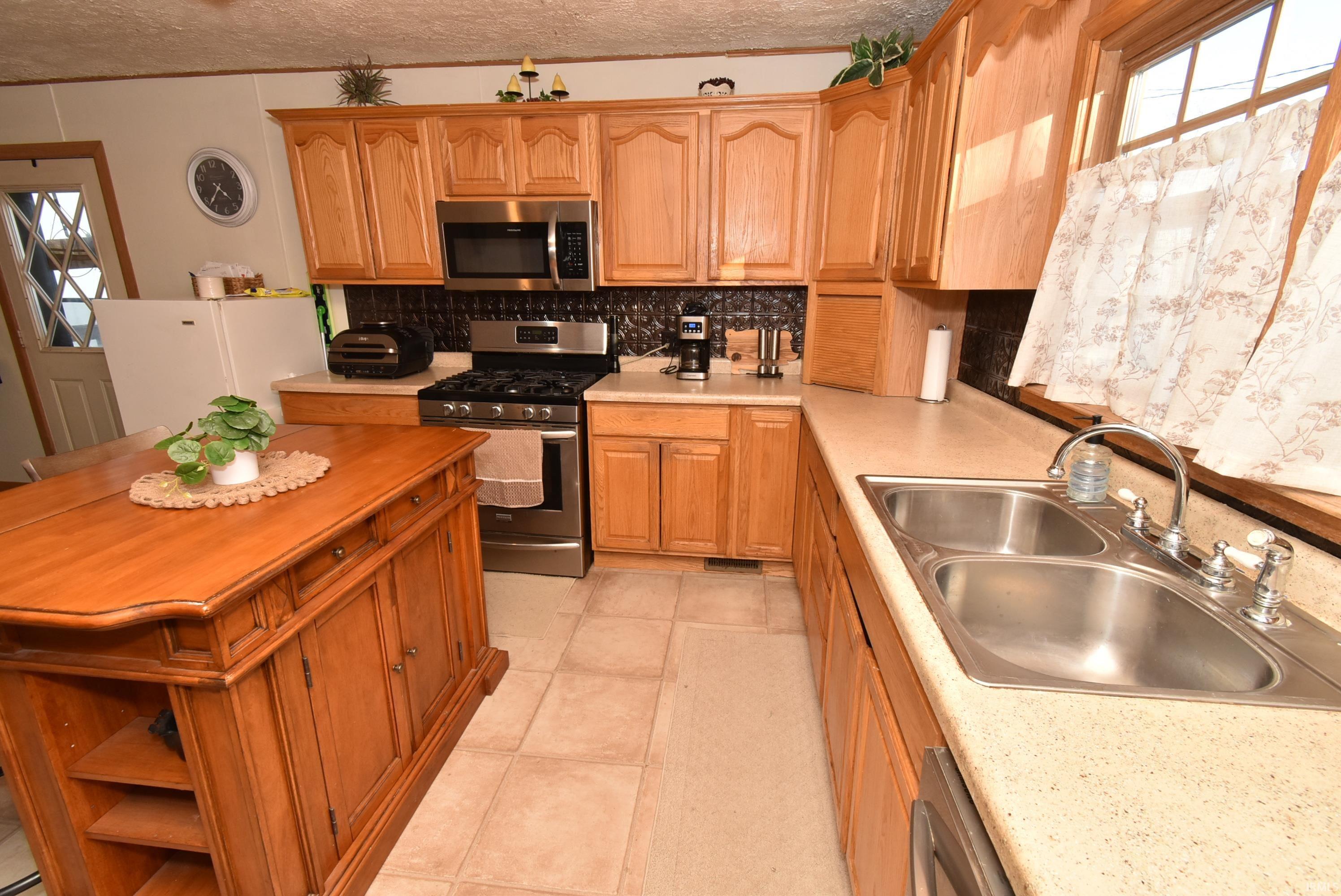 215 North Adams Street Boswell, IN 47921 - Photo 12 of 32