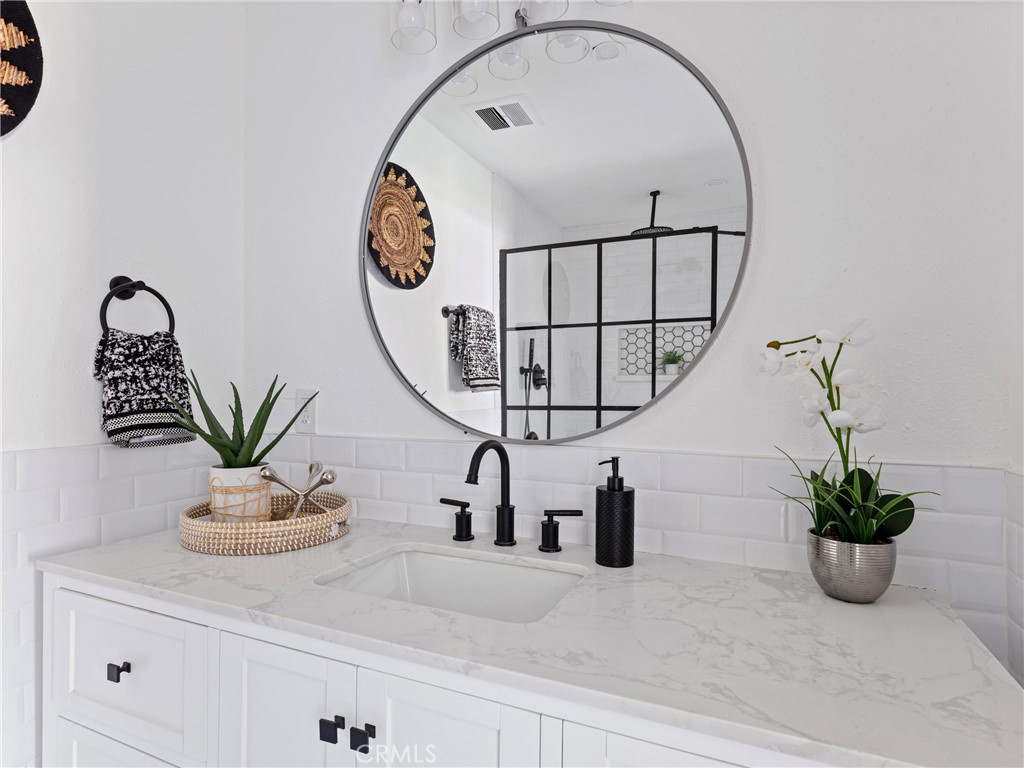 8419 18th Street Rancho Cucamonga, CA 91701 - Photo 19 of 28 a vase of flowers sitting on a table