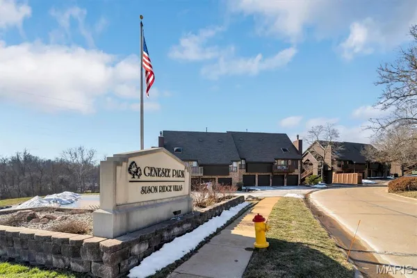 $189,000 | 5186 Hollow Wood Court, Unit B, St. Louis, MO 63128