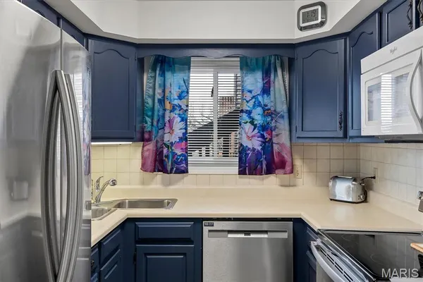 $189,000 | 5186 Hollow Wood Court, Unit B, St. Louis, MO 63128