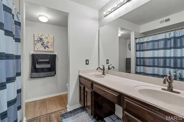 $195,000 | 5186 Hollow Wood Court, Unit B, St. Louis, MO 63128