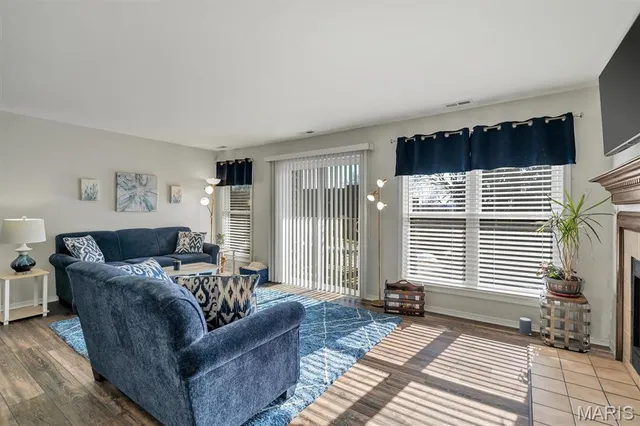 $195,000 | 5186 Hollow Wood Court, Unit B, St. Louis, MO 63128