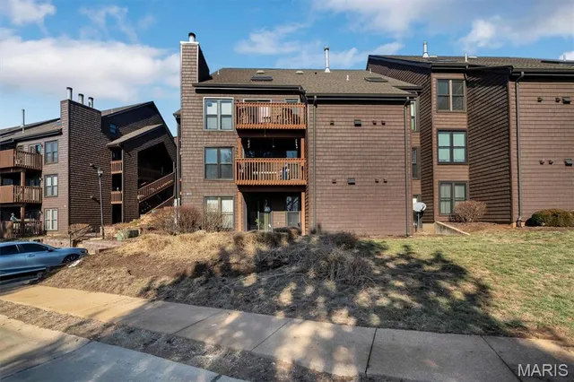 $195,000 | 5186 Hollow Wood Court, Unit B, St. Louis, MO 63128