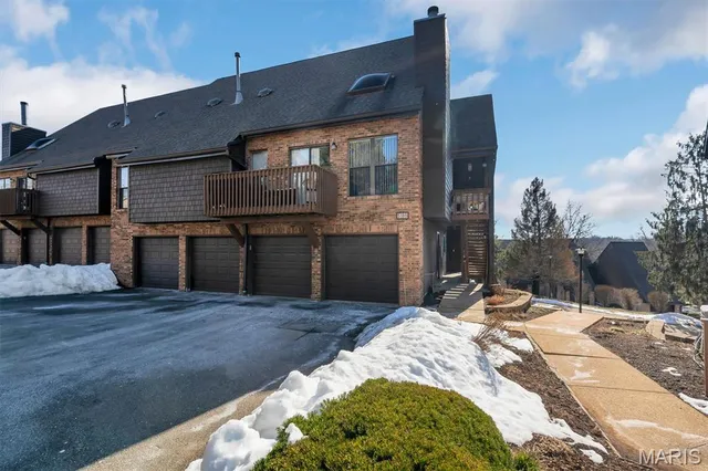 $195,000 | 5186 Hollow Wood Court, Unit B, St. Louis, MO 63128