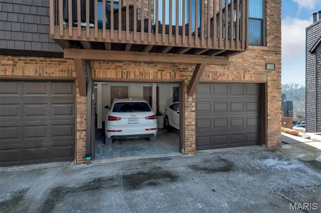 $195,000 | 5186 Hollow Wood Court, Unit B, St. Louis, MO 63128