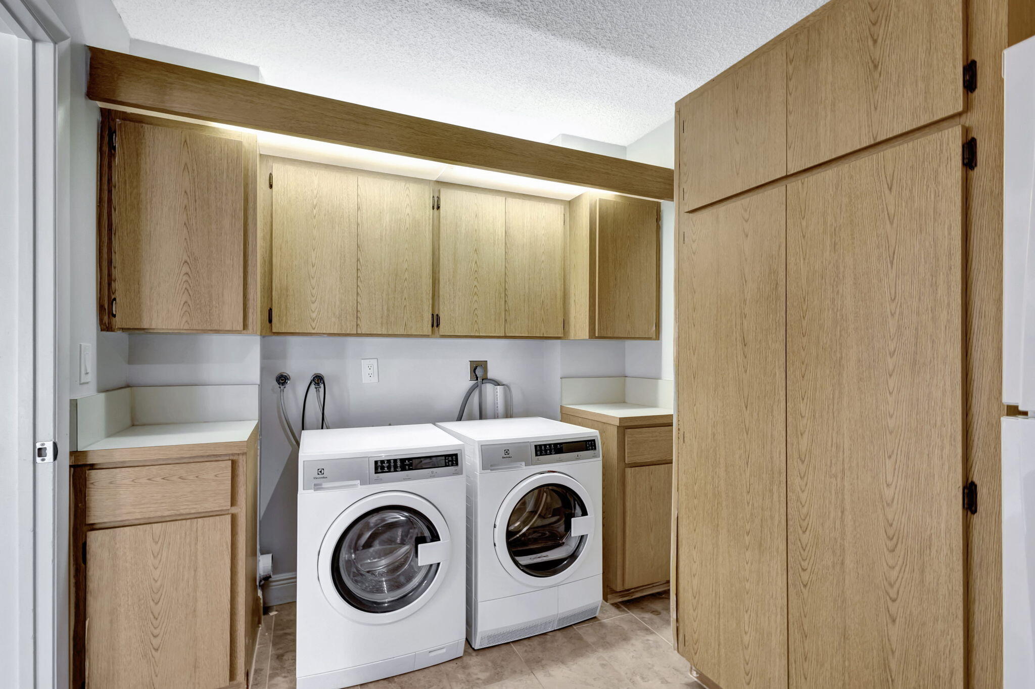 2741 Village Boulevard, Unit 104 West Palm Beach, FL 33409 - Photo 22 of 37 a utility room with dryer and washer
