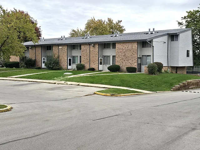 $179,900 | 1522 Big Bend Road, Unit G, Waukesha, WI 53189