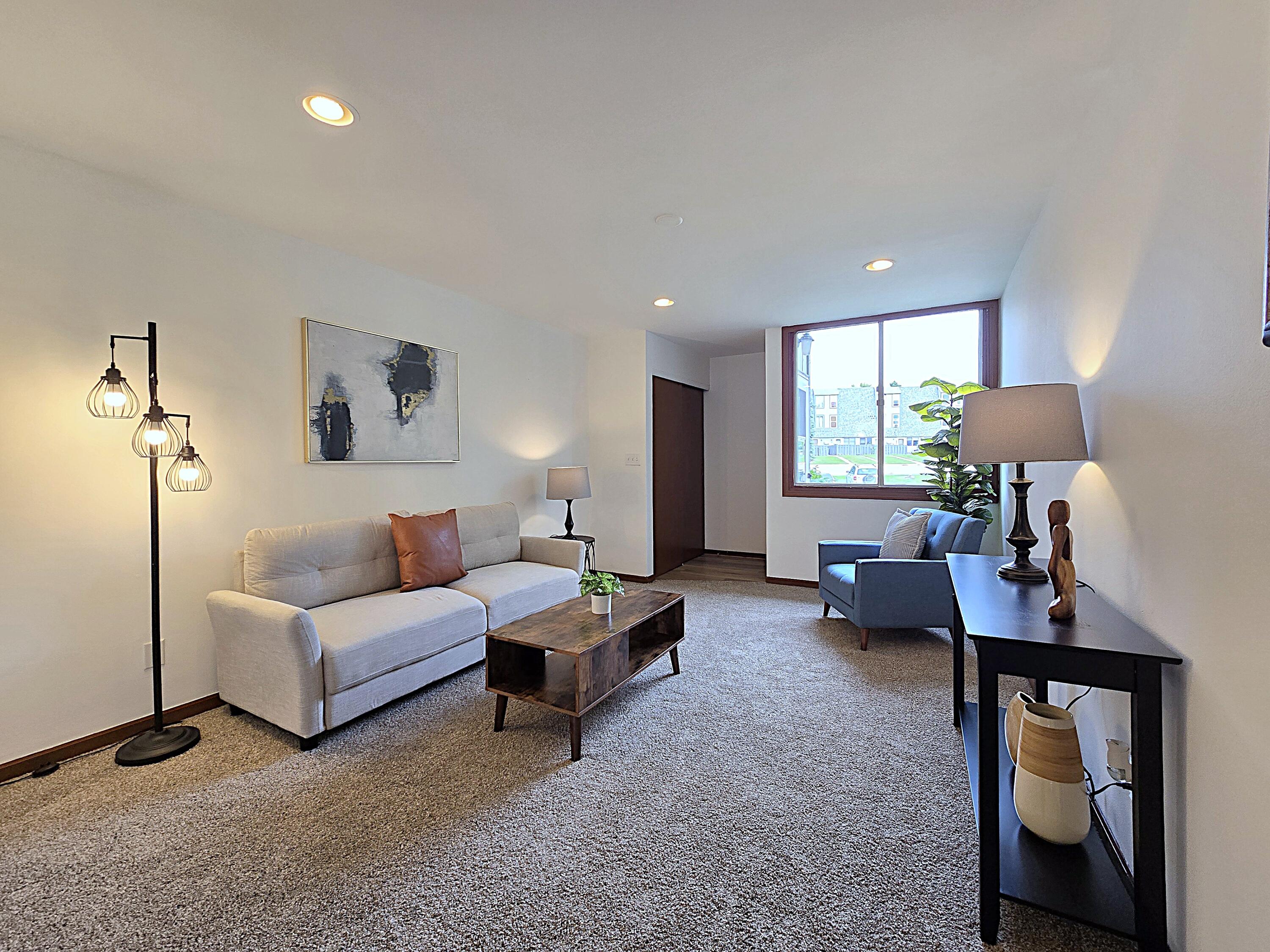 1522 Big Bend Road, Unit G Waukesha, WI 53189 - Photo 11 of 31 Living Room