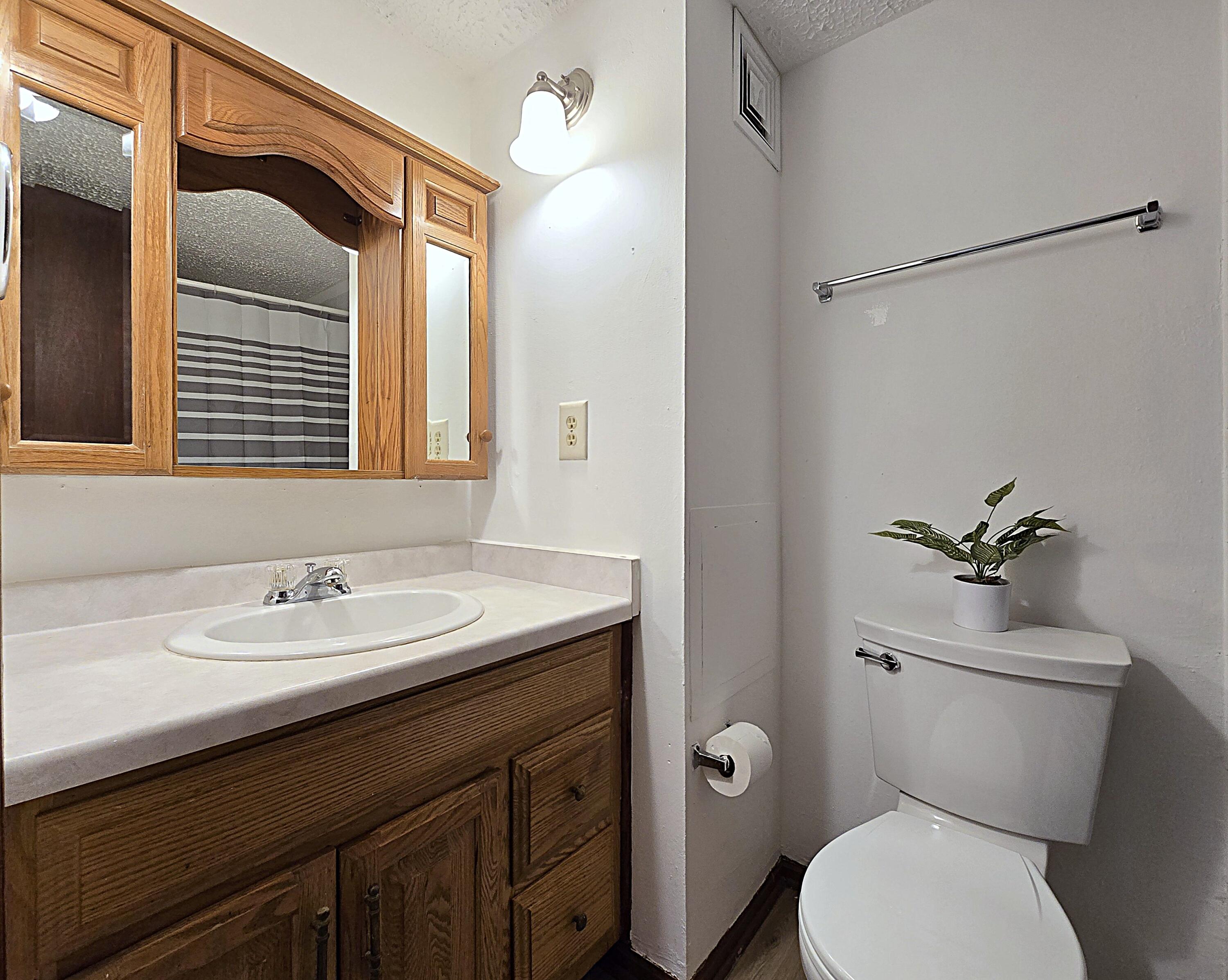 1522 Big Bend Road, Unit G Waukesha, WI 53189 - Photo 12 of 31 Full Bathroom