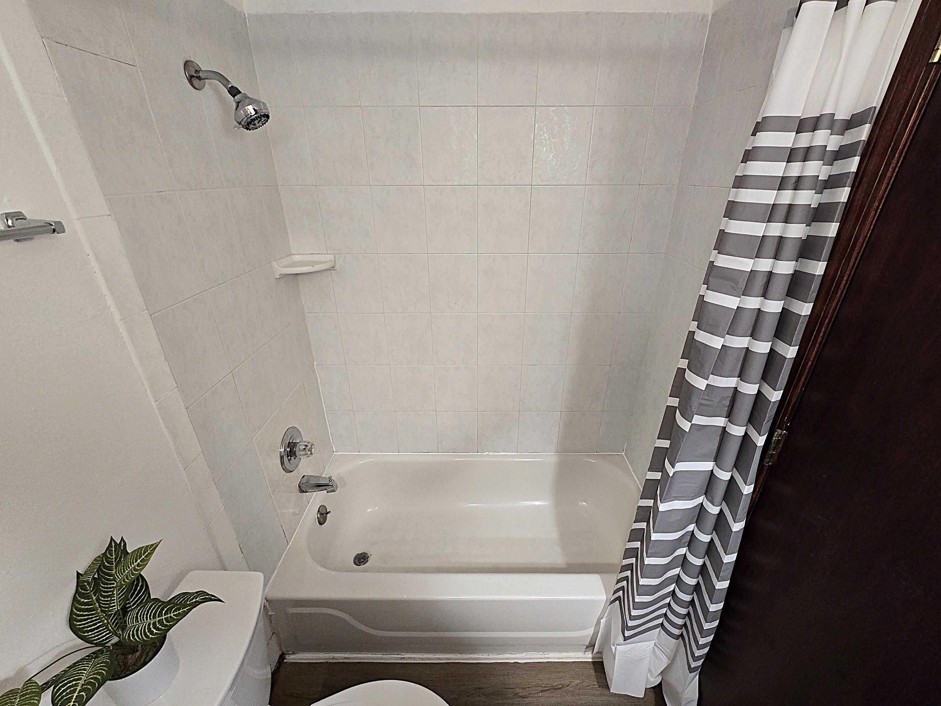 1522 Big Bend Road, Unit G Waukesha, WI 53189 - Photo 13 of 31 Full Bathroom