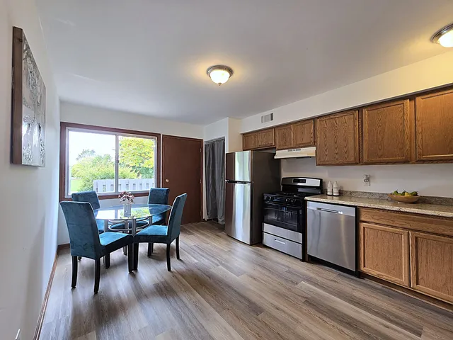 $179,900 | 1522 Big Bend Road, Unit G, Waukesha, WI 53189