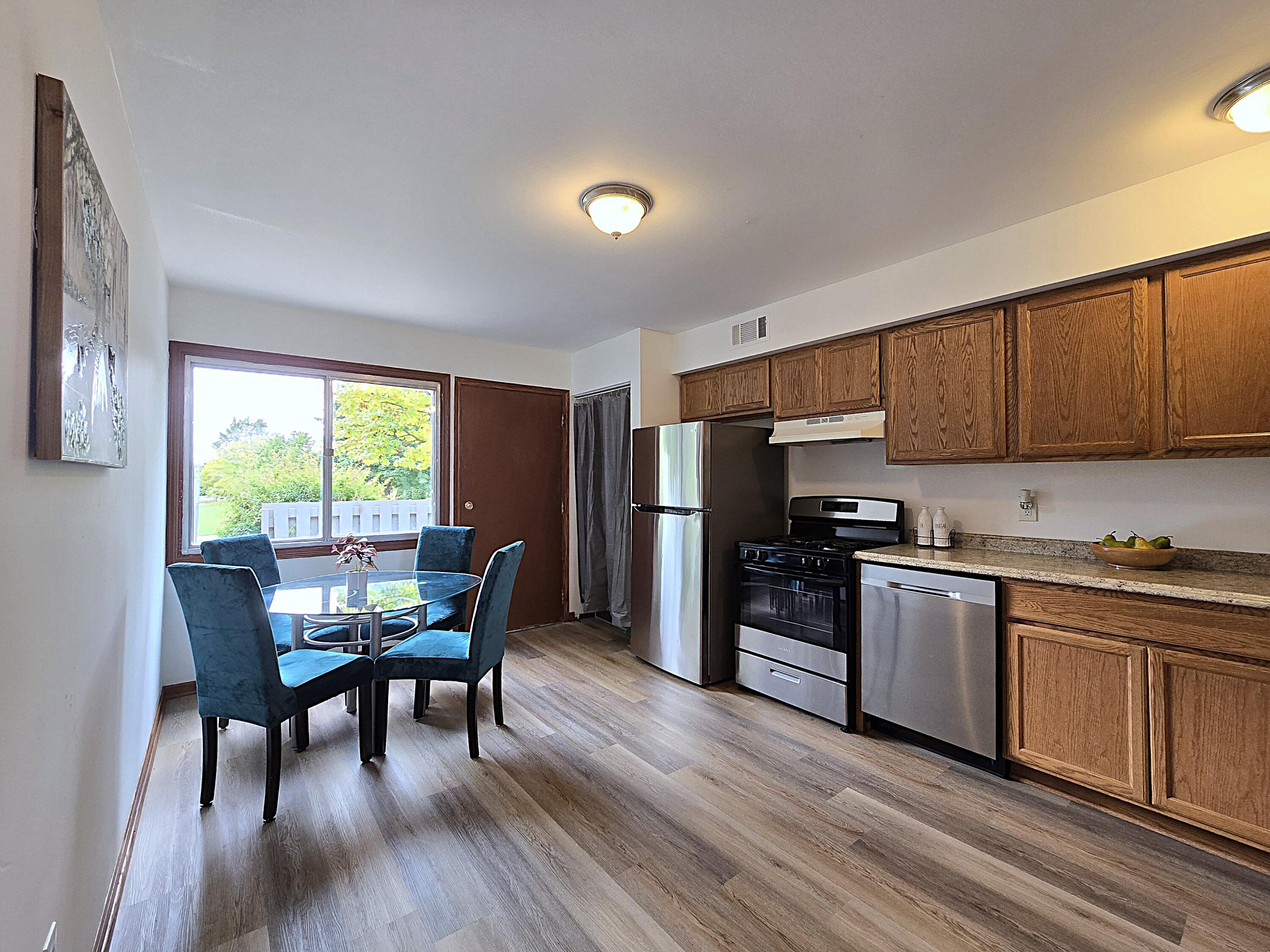 1522 Big Bend Road, Unit G Waukesha, WI 53189 - Photo 2 of 31 Kitchen