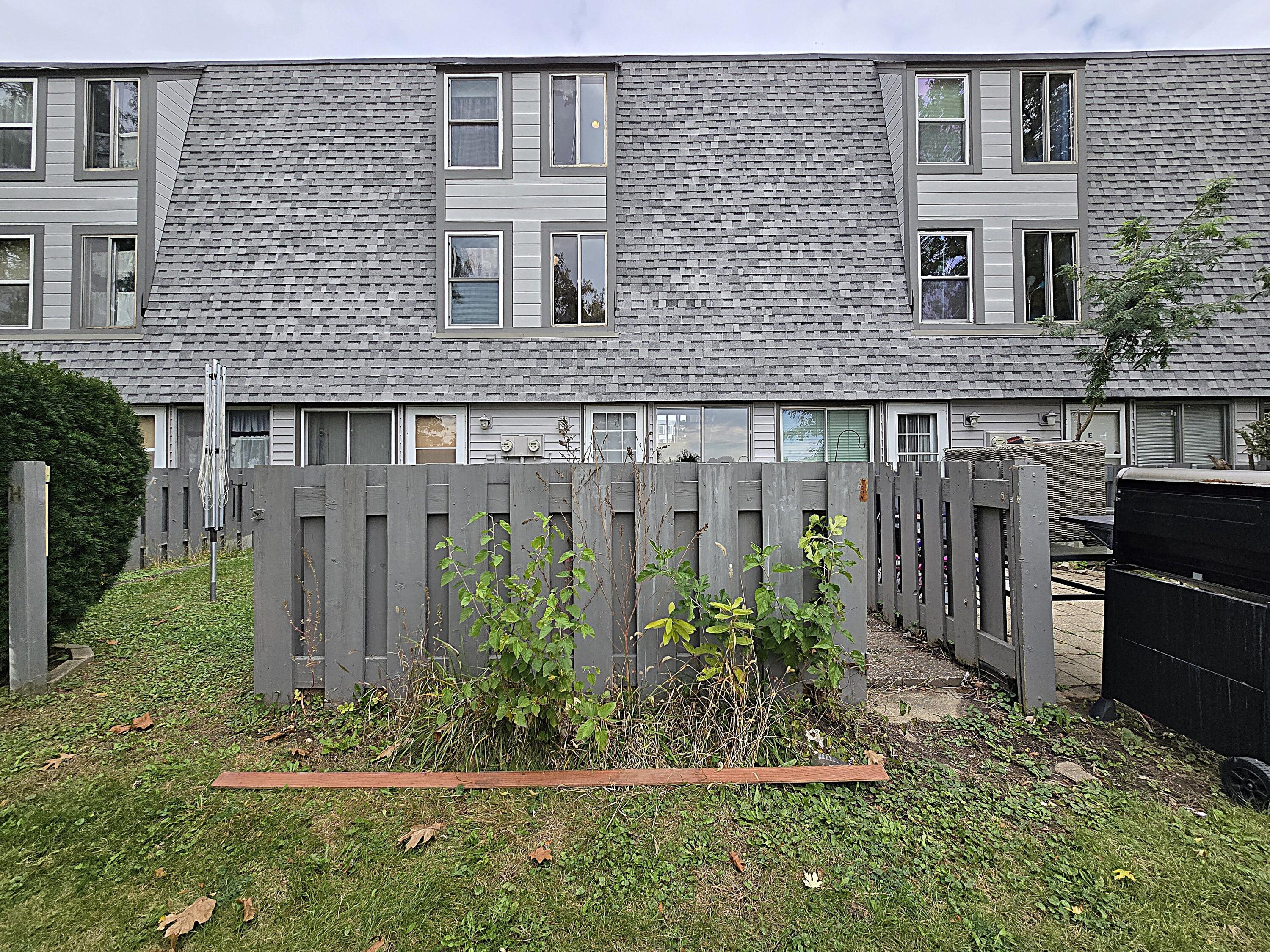 1522 Big Bend Road, Unit G Waukesha, WI 53189 - Photo 25 of 31 Courtyard
