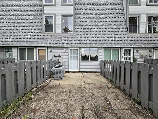 $179,900 | 1522 Big Bend Road, Unit G, Waukesha, WI 53189