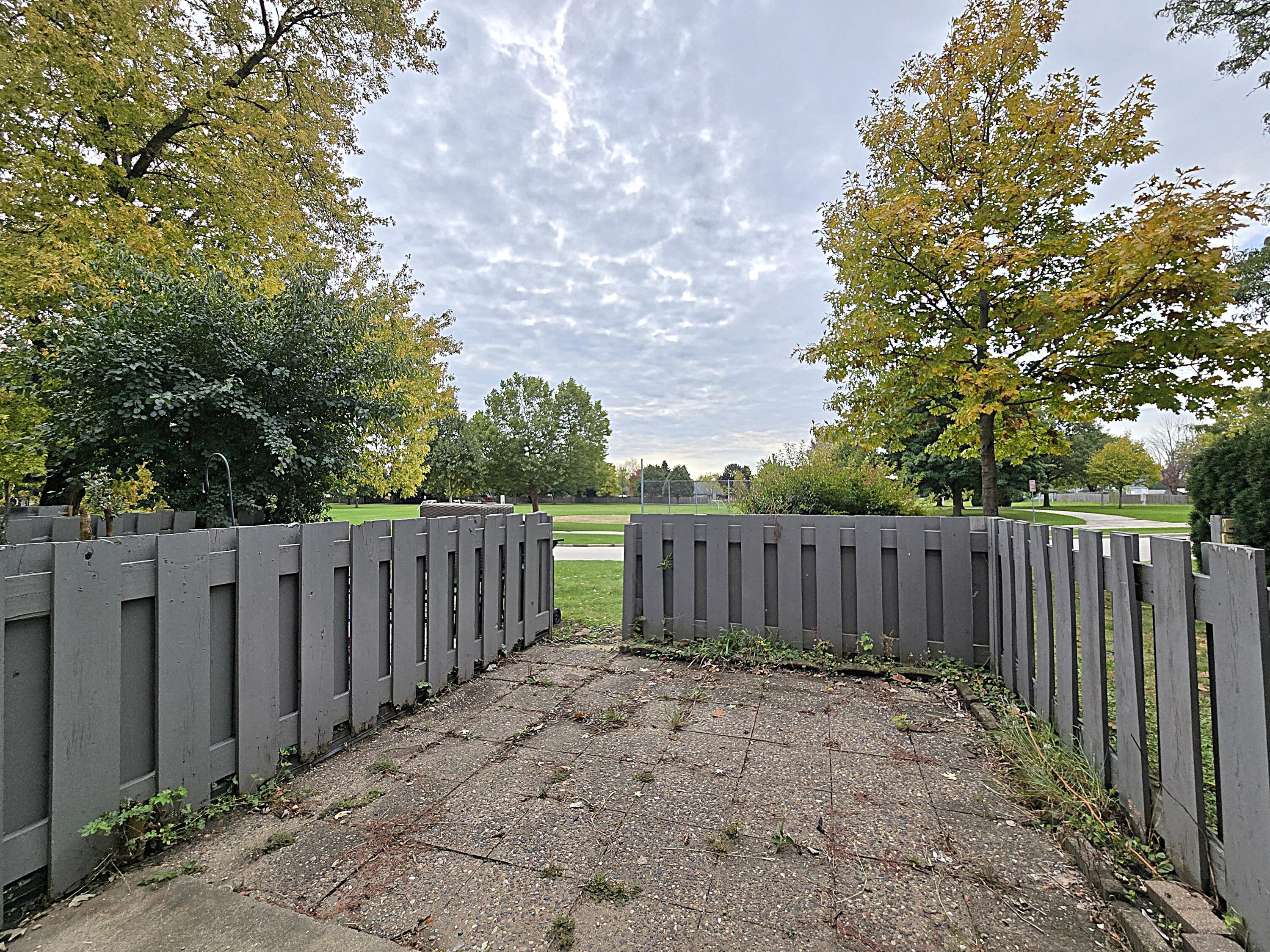 1522 Big Bend Road, Unit G Waukesha, WI 53189 - Photo 27 of 31 Courtyard Patio Overlooking Park