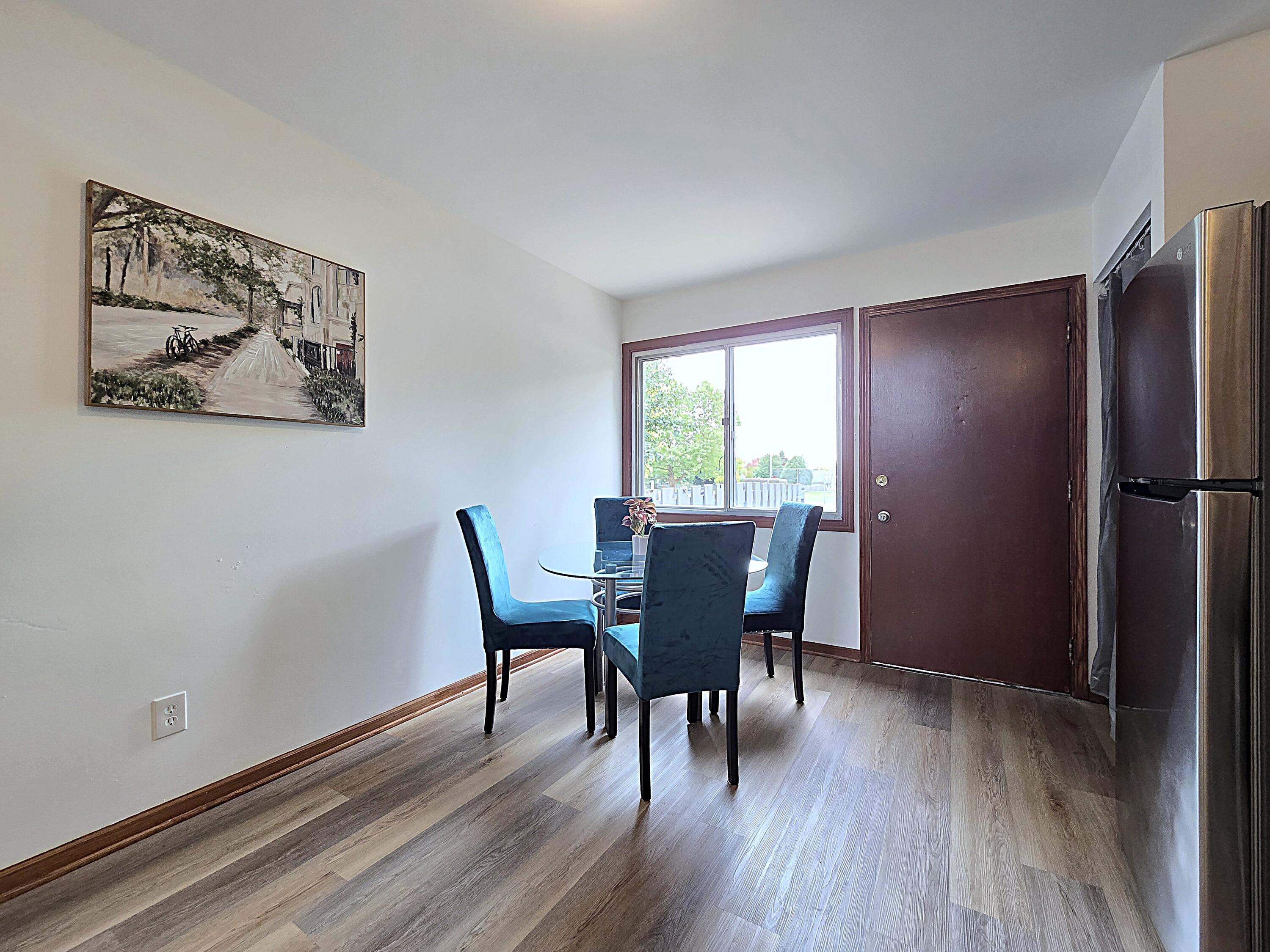 1522 Big Bend Road, Unit G Waukesha, WI 53189 - Photo 5 of 31 Kitchen Dining Area