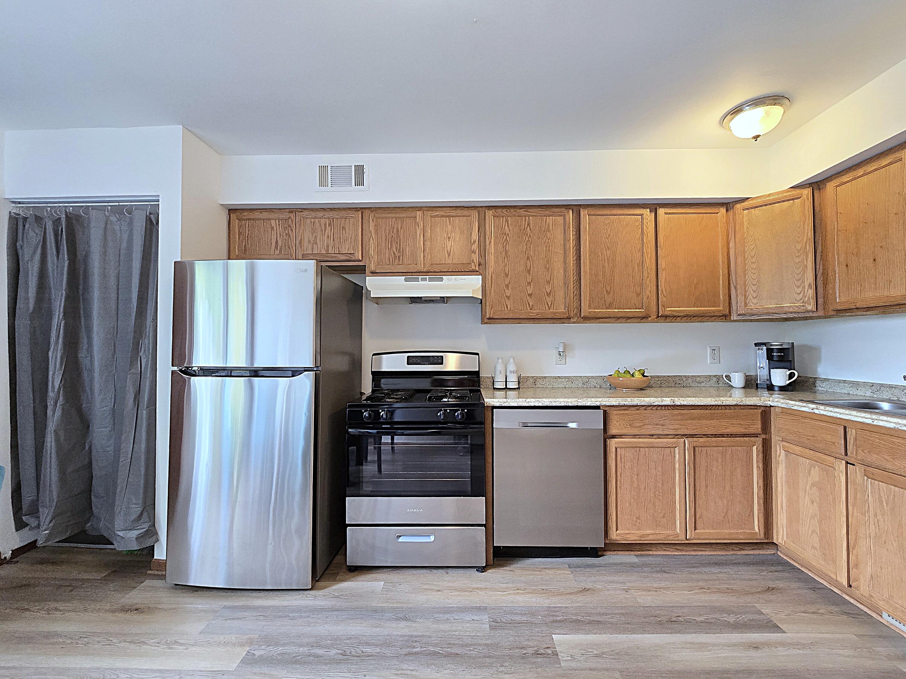 1522 Big Bend Road, Unit G Waukesha, WI 53189 - Photo 6 of 31 Kitchen