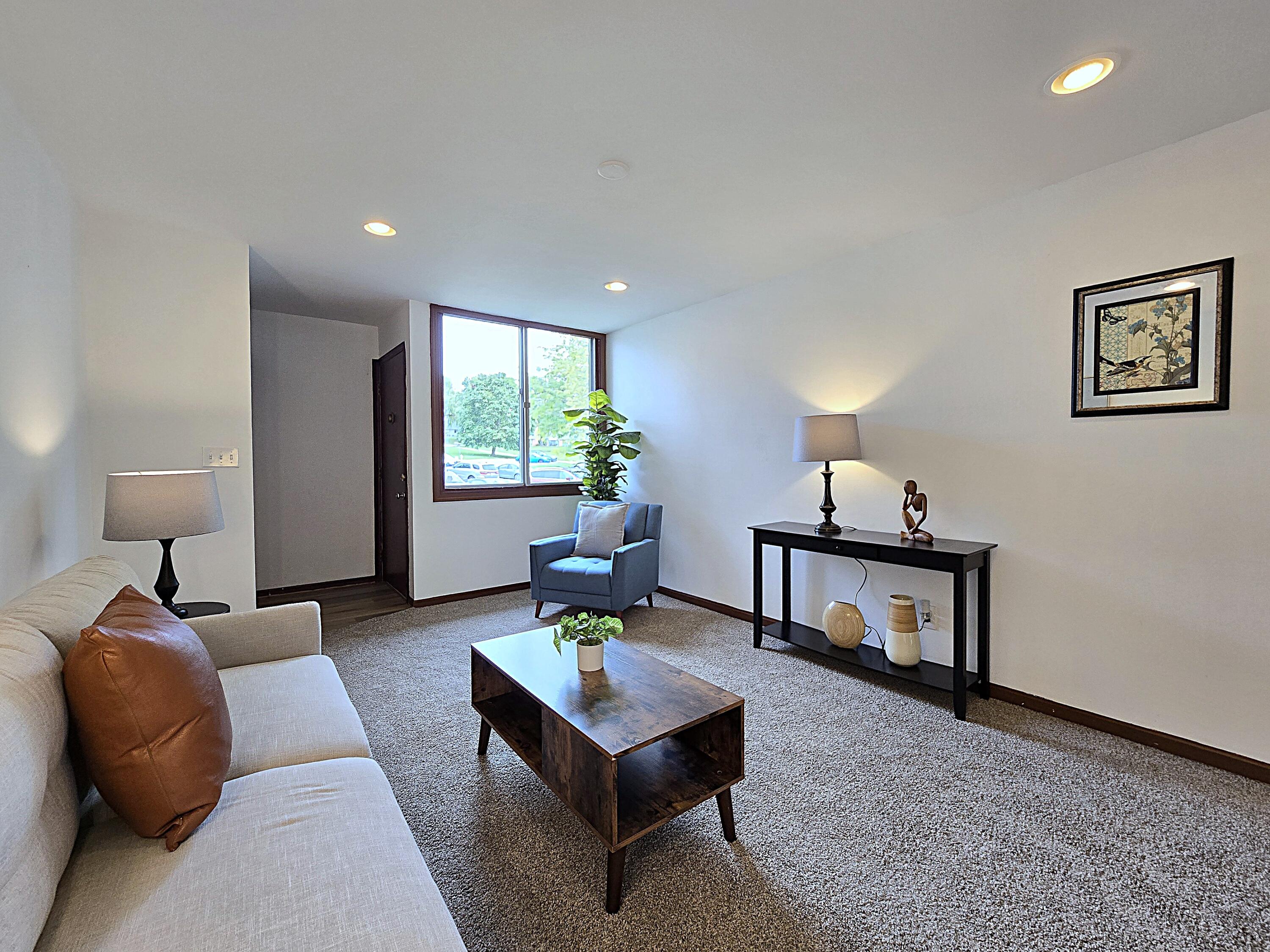 1522 Big Bend Road, Unit G Waukesha, WI 53189 - Photo 9 of 31 Living Room