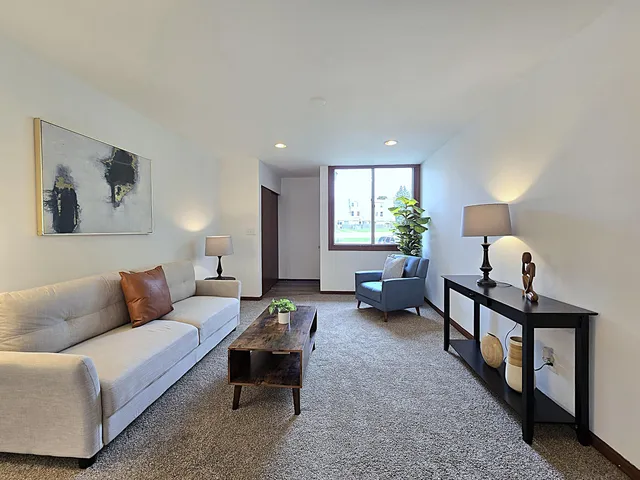 $179,900 | 1522 Big Bend Road, Unit G, Waukesha, WI 53189