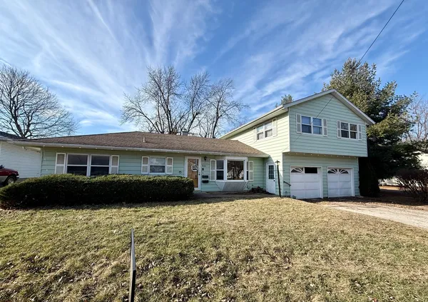 $174,500 | 301 South Walnut Street, Clinton, IL 61727