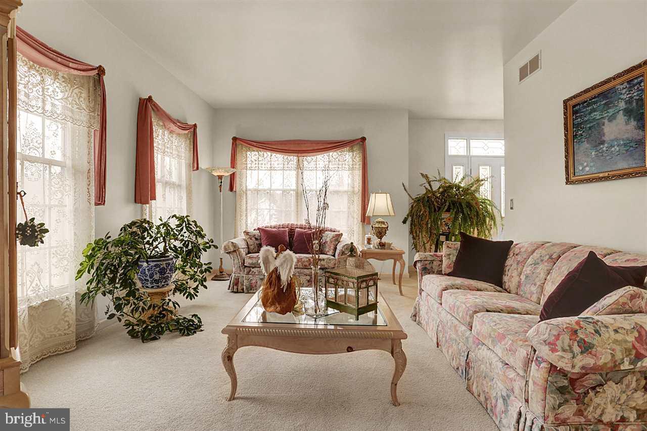 4442 Saybrook Lane Harrisburg, PA 17110 - Photo 7 of 25 Gallery Image 7