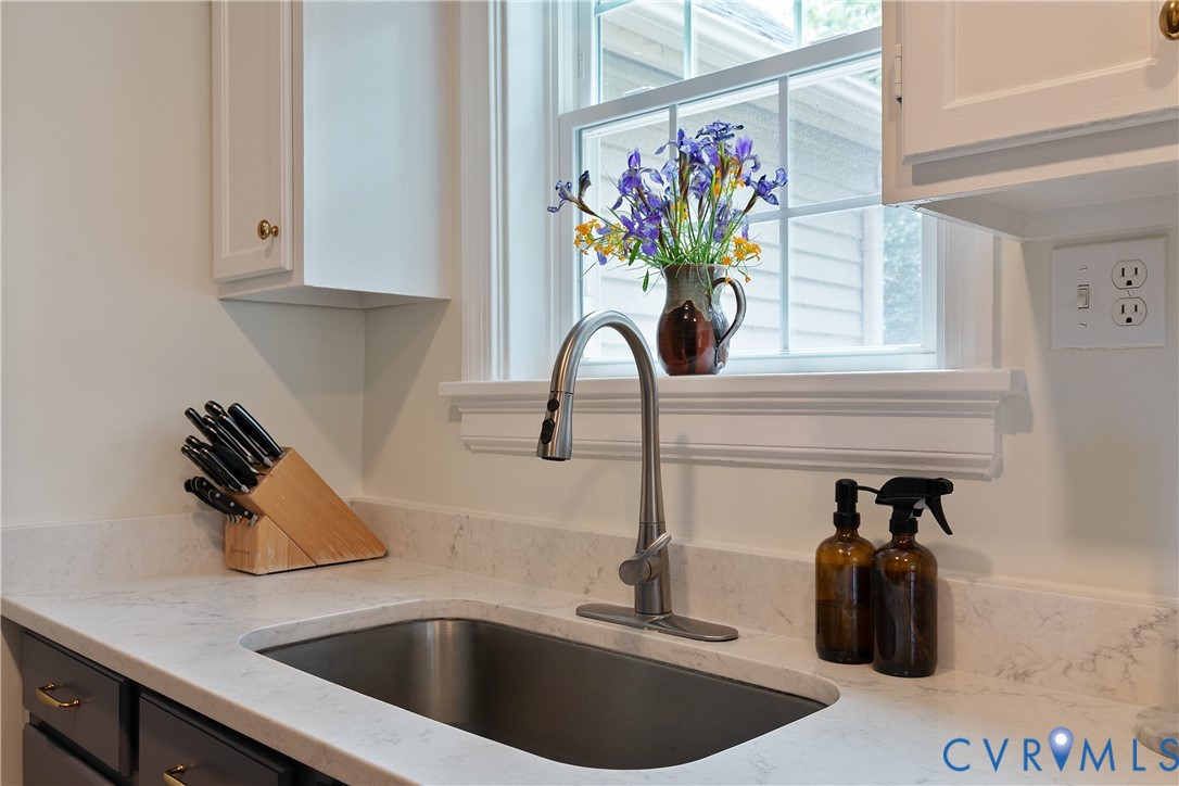 1200 Santa Rosa Road Henrico, VA 23229 - Photo 21 of 48 Quartz Counters/new appliances