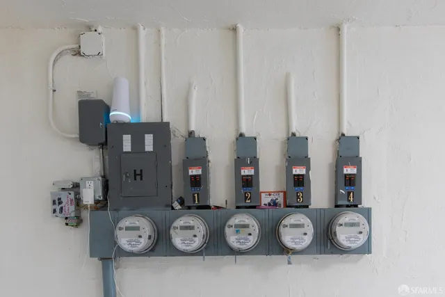 a view of entryway with washer and dryer