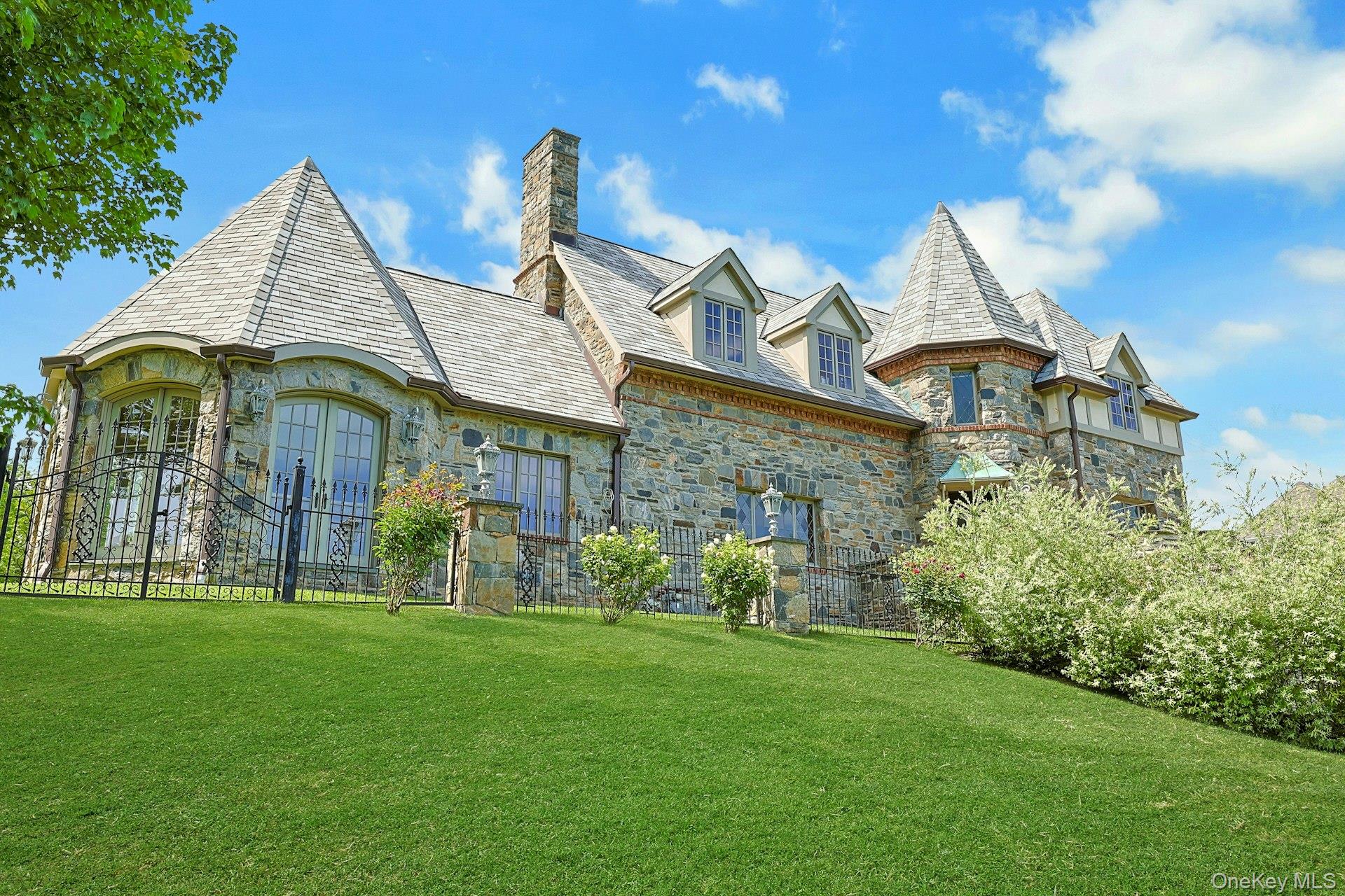 77 Deerhurst Road Scarsdale, NY 10583 - Photo 28 of 28 Gallery Image 28