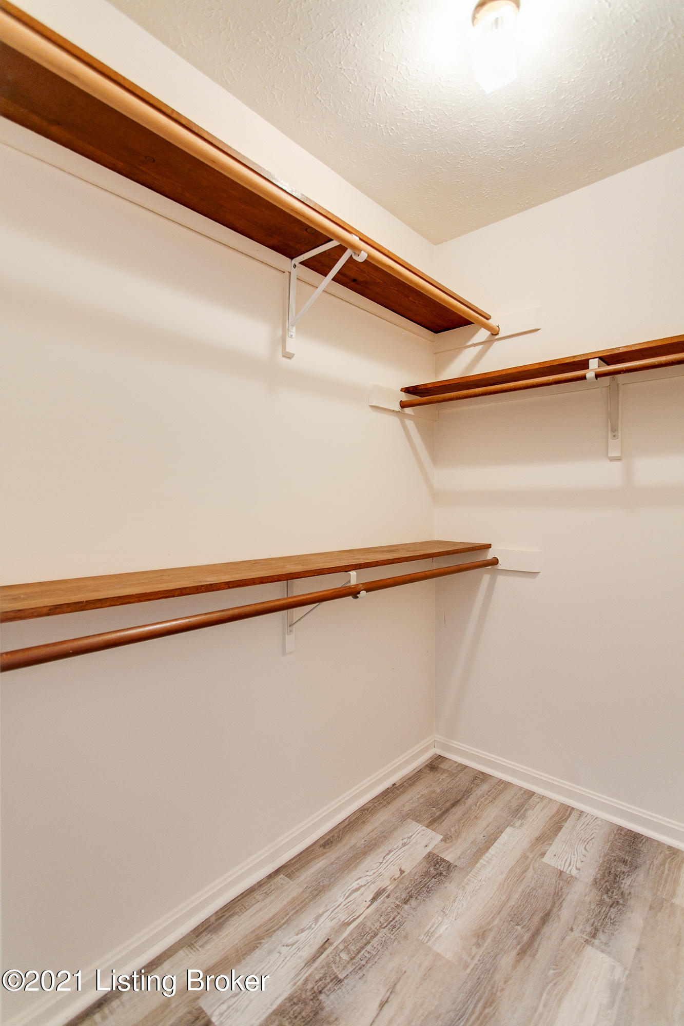 2511 Fordhaven Road Louisville, KY 40214 - Photo 24 of 32 both bedrooms have walk in closets