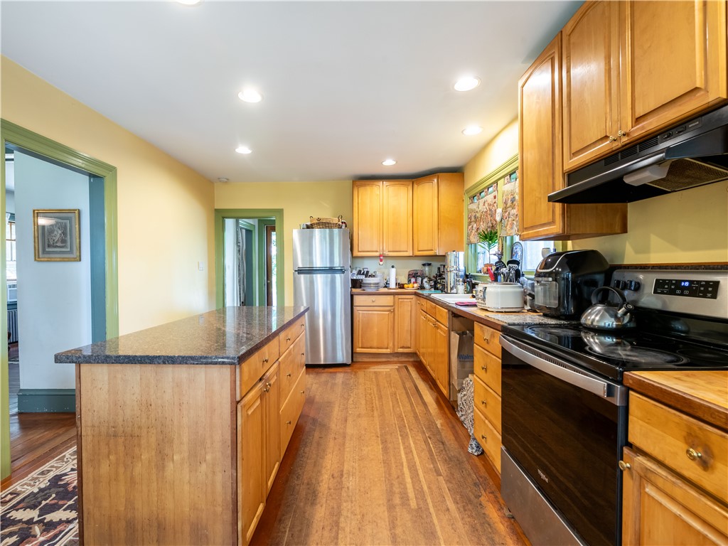 12 Manton Street Warwick, RI 02818 - Photo 10 of 43