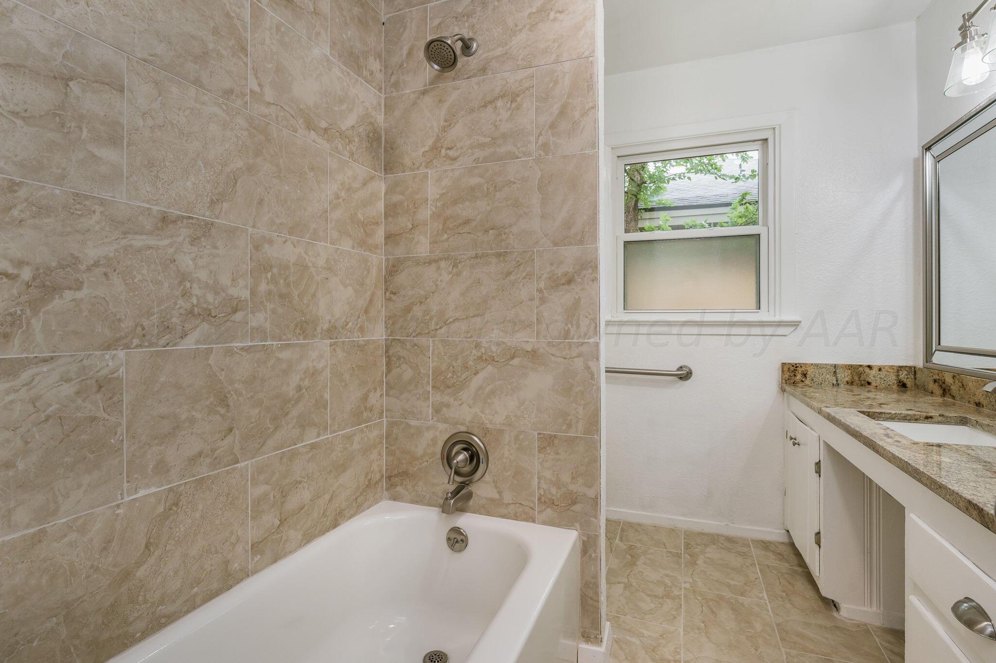 3610 South Austin Street Amarillo, TX 79109 - Photo 13 of 20 Hall Bathroom
