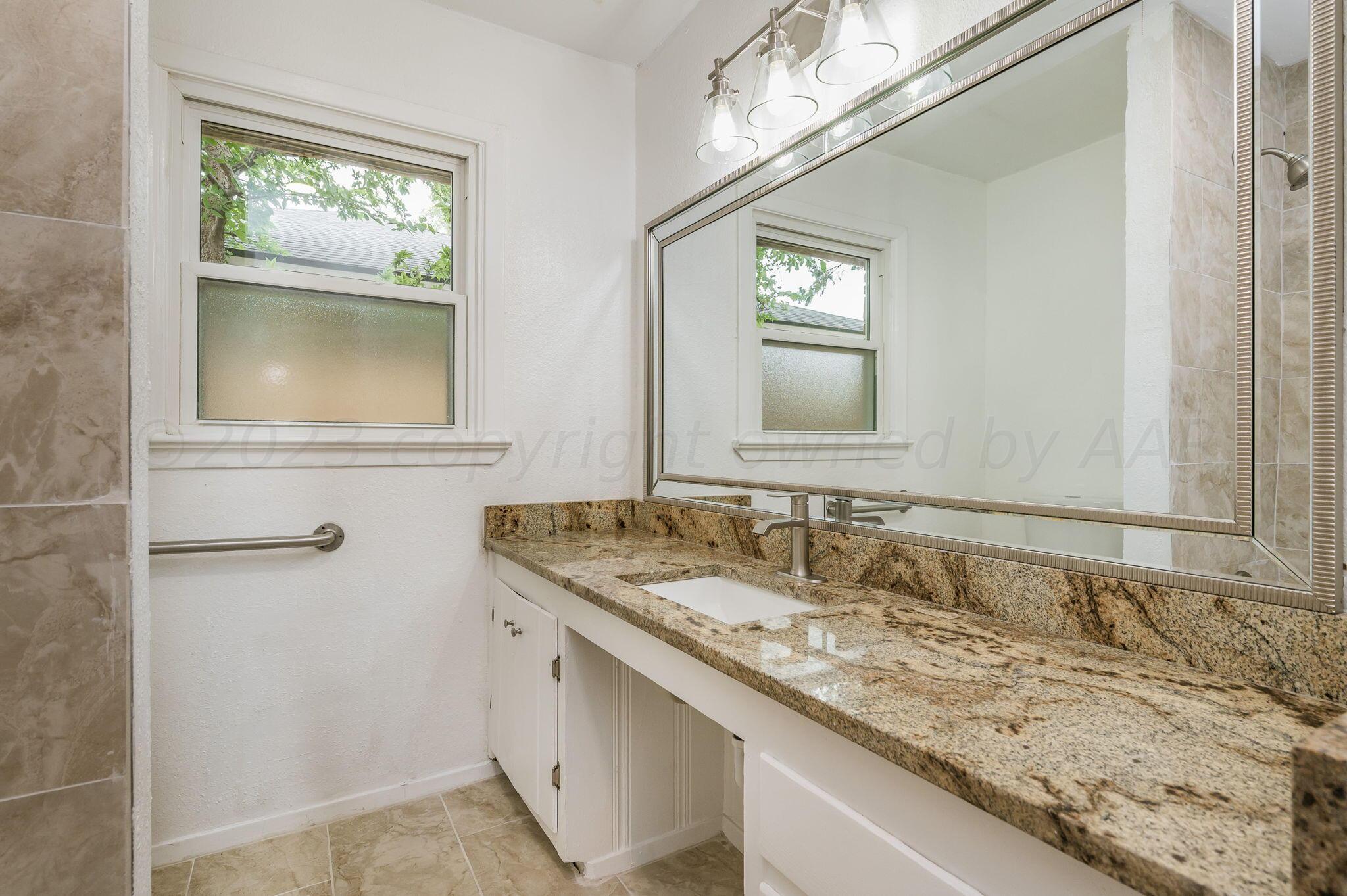 3610 South Austin Street Amarillo, TX 79109 - Photo 14 of 20 Hall Bathroom-2