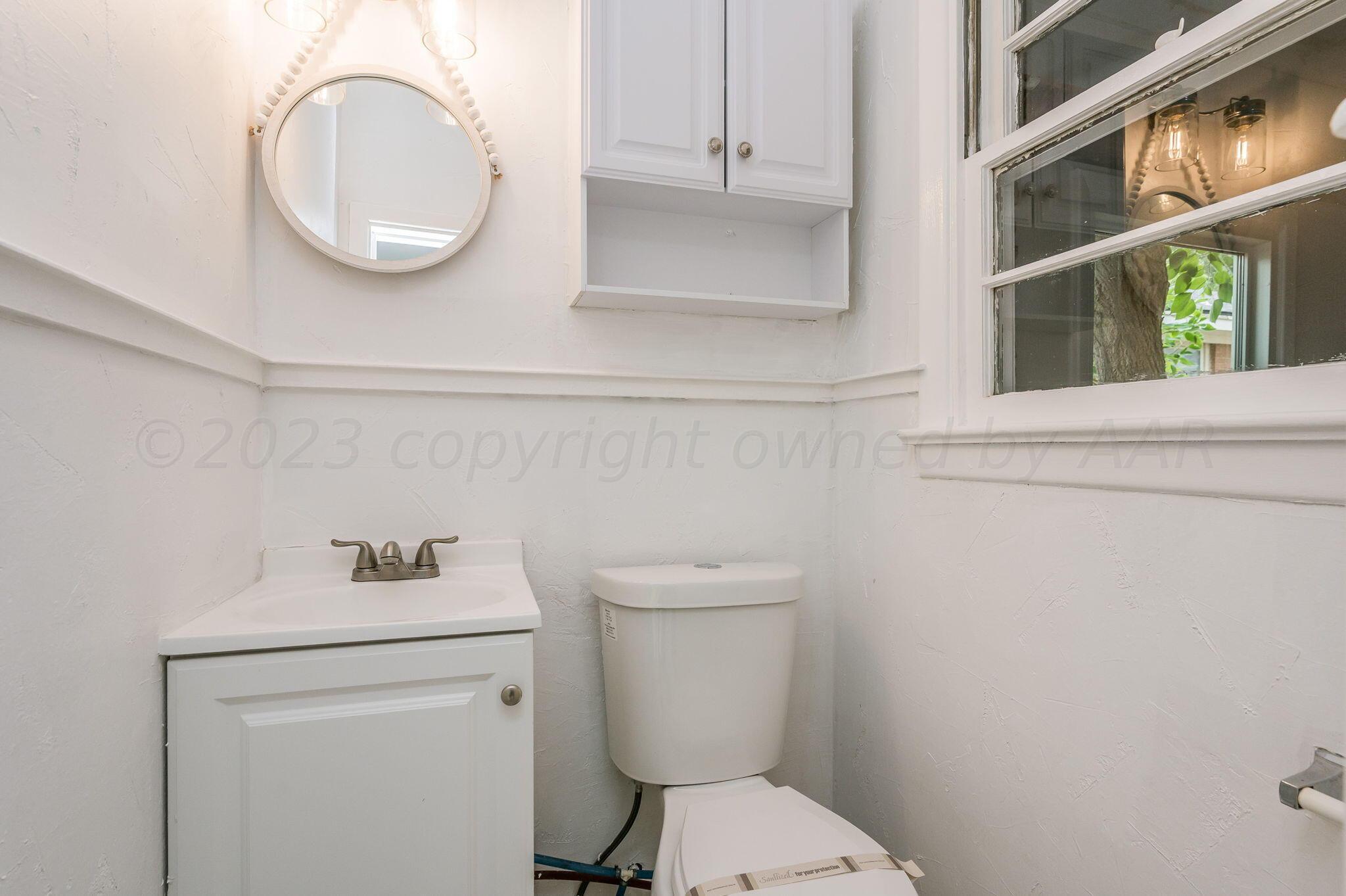 3610 South Austin Street Amarillo, TX 79109 - Photo 19 of 20 Powder Room