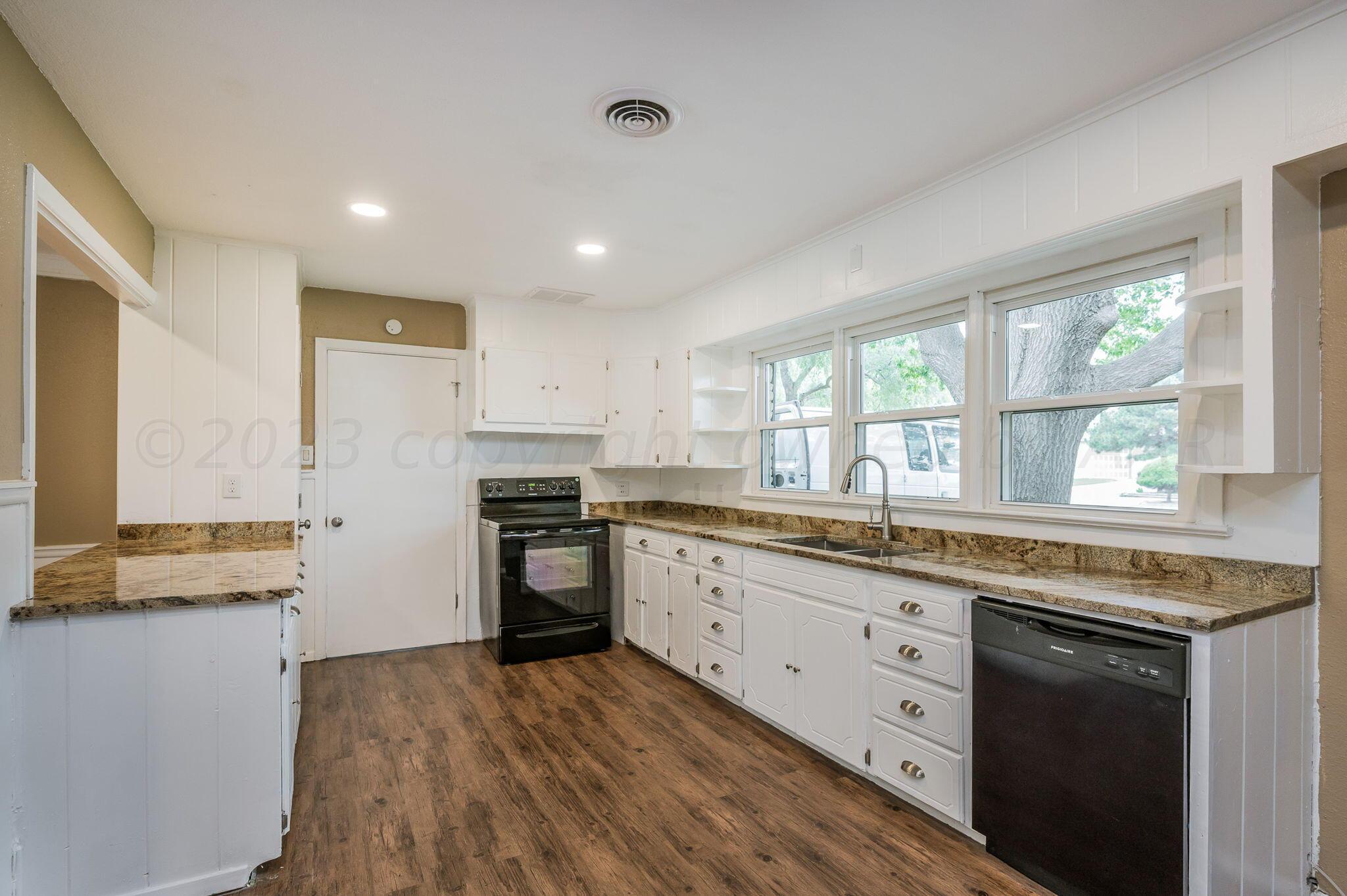 3610 South Austin Street Amarillo, TX 79109 - Photo 7 of 20 Kitchen