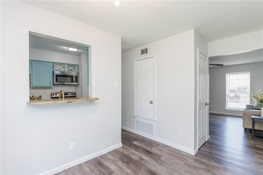 6702 Everhart Road, Unit R104 Corpus Christi, TX 78413 - Photo 7 of 33