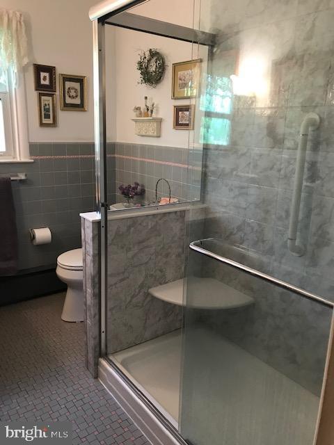 536 Centennial Road Warminster, PA 18974 - Photo 22 of 44 Updated sit down shower