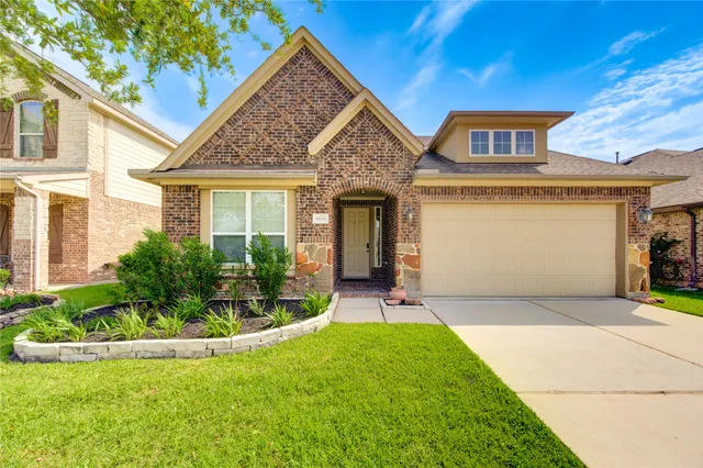 $2,800 | 18318 Russett Green Drive, Tomball, TX 77377