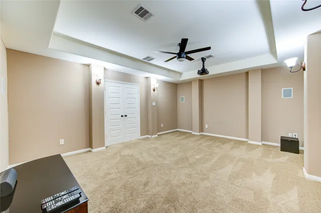 a view of a livingroom with a ceiling fan