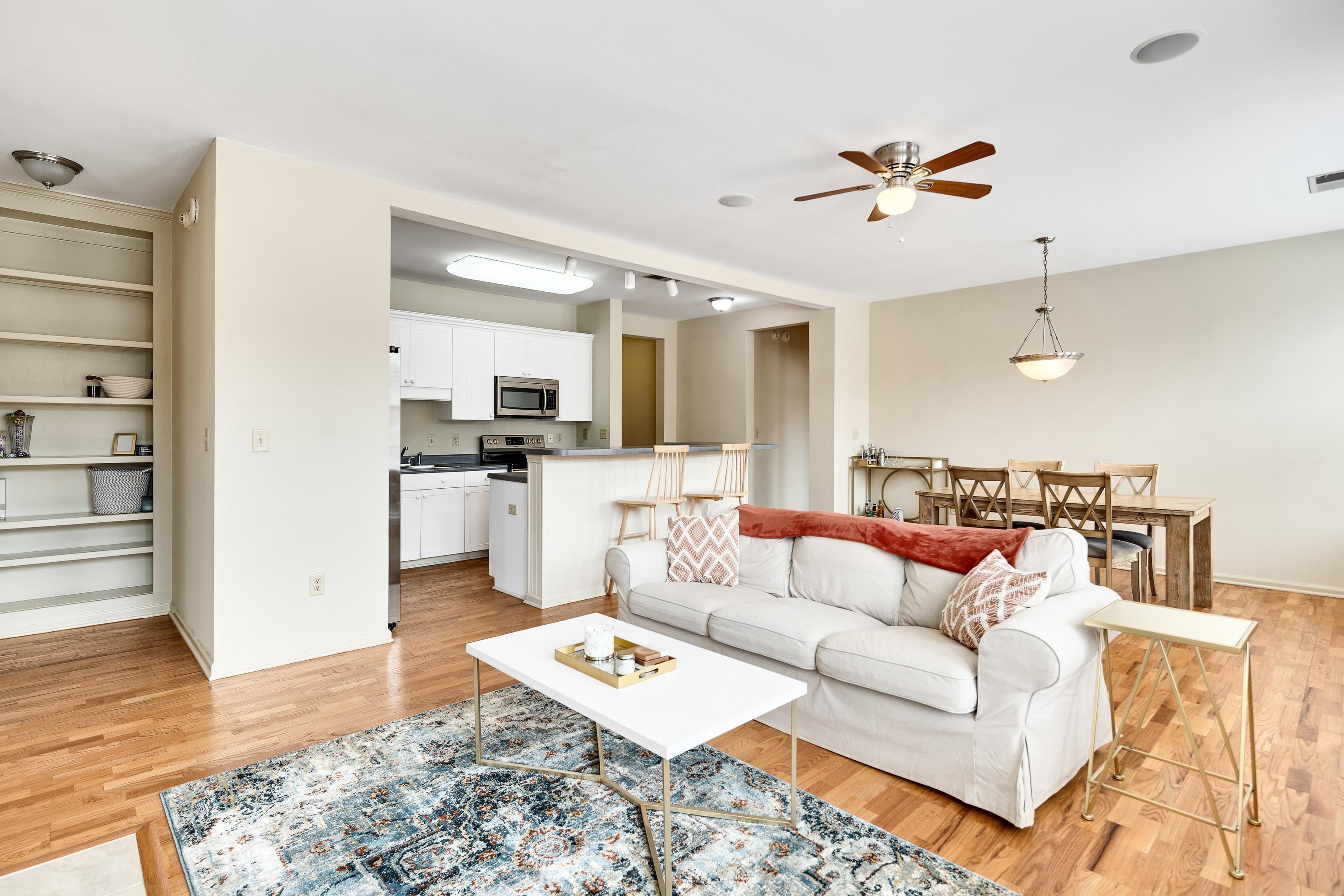 600 South Main Street, Unit 101 Memphis, TN 38103 - Photo 15 of 35 a living room with furniture and kitchen view