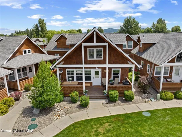 $675,000 | 43 Hitchcock Drive, Dover, ID 83825