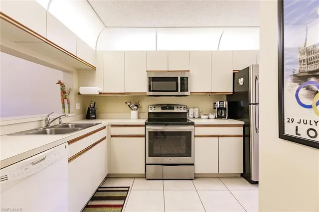 $5,000 | 1230 Yesica Ann Circle, Unit D202, Naples, FL 34110