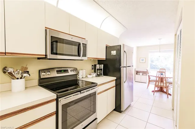 $5,000 | 1230 Yesica Ann Circle, Unit D202, Naples, FL 34110