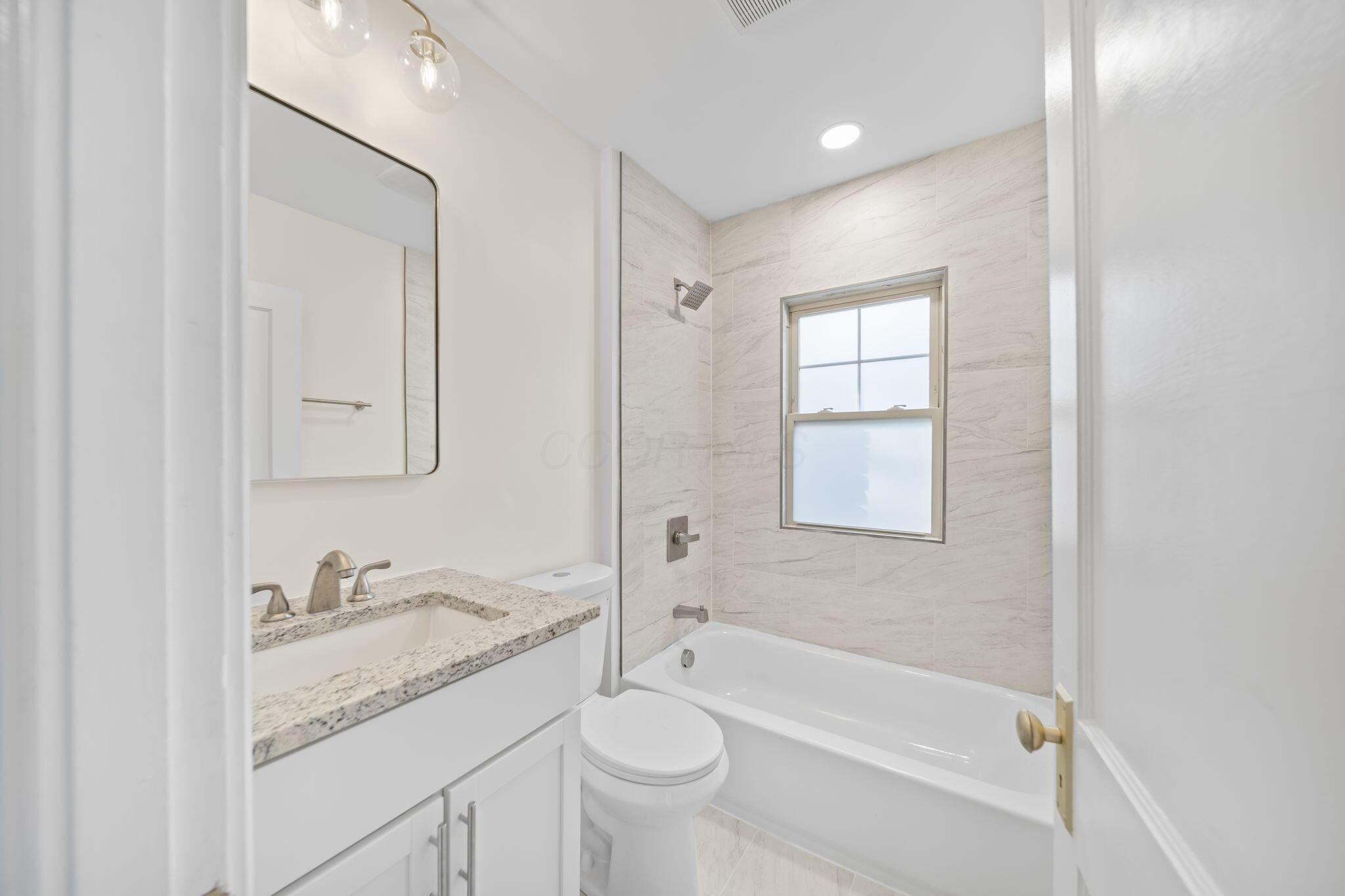 263 Crestview Road Columbus, OH 43202 - Photo 25 of 43 Full Bath