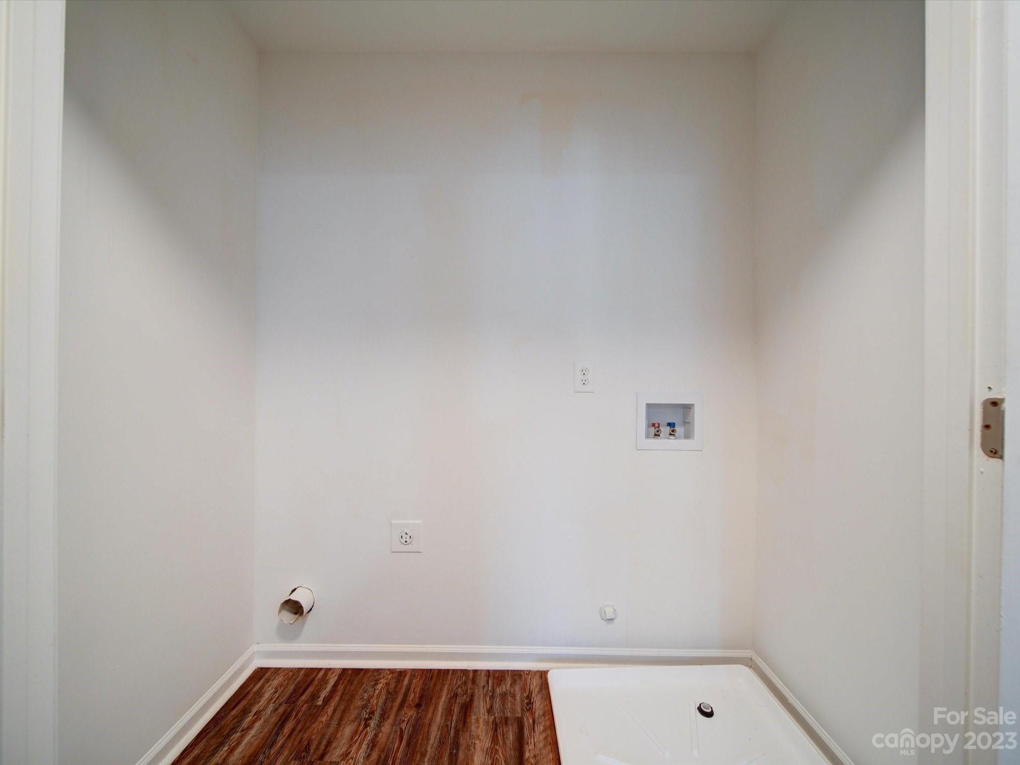 925 Key Street Charlotte, NC 28208 - Photo 34 of 41 a small space with wooden floor