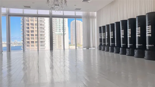 $5,300 | 465 Brickell Avenue, Unit 1705, Miami, FL 33131