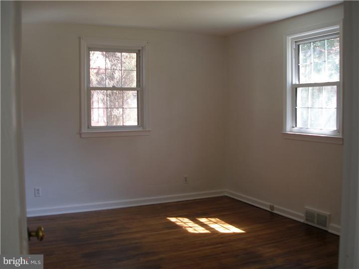 393 Madison Road Springfield, PA 19064 - Photo 3 of 16