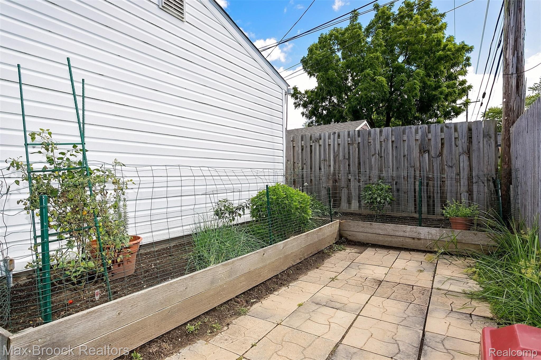 1185 Columbia Road Berkley, MI 48072 - Photo 28 of 30 Columbia-37.jpg