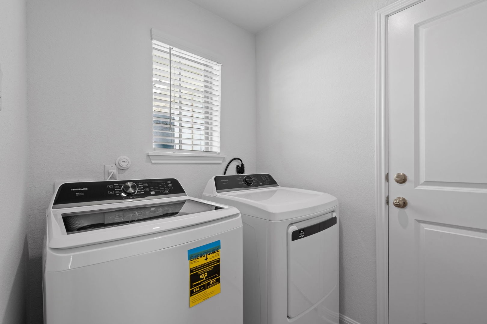 141 Hatari Trail Jarrell, TX 76537 - Photo 16 of 36 a utility room with dryer and washer